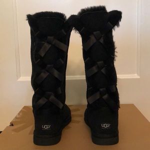 NIB Women’s UGG Bailey Bow Tall in Black Size 9